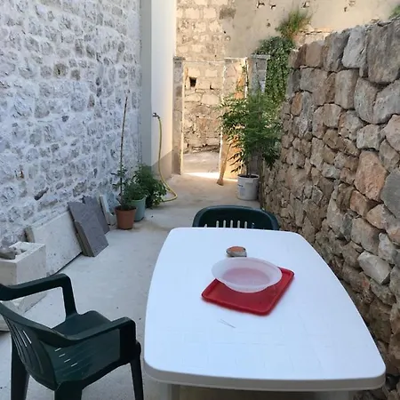 3bdr Old House On Island Hvar Sućuraj
